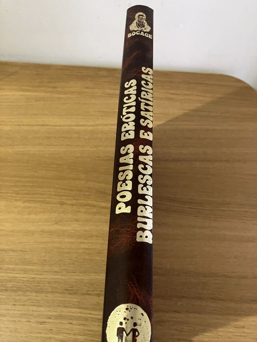 Livro de poesias eróticas burlescas e satíricas.