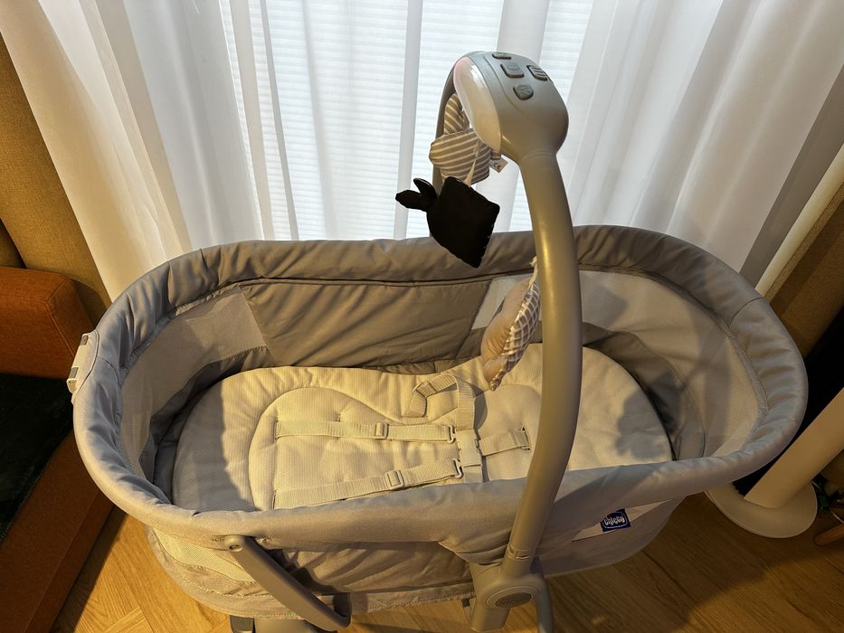 Chicco baby hug 4 z materacem i przewijakiem