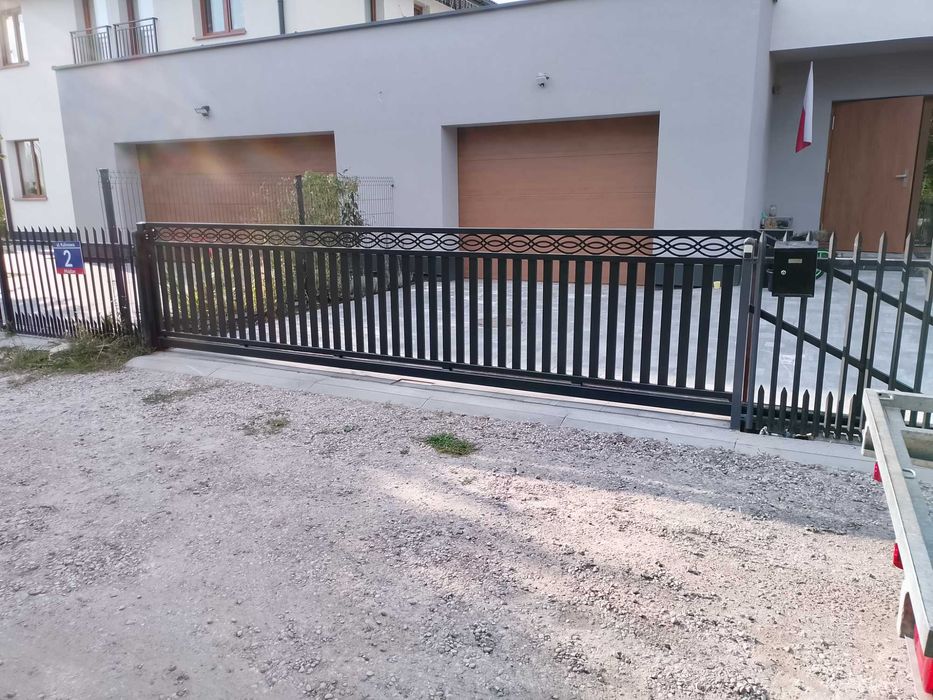 Ogrodzenia, balustrady, brama, furtka, płot.