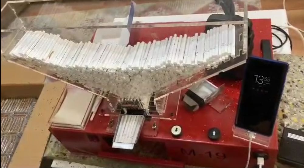 Автоматический станок для упаковки сигарет