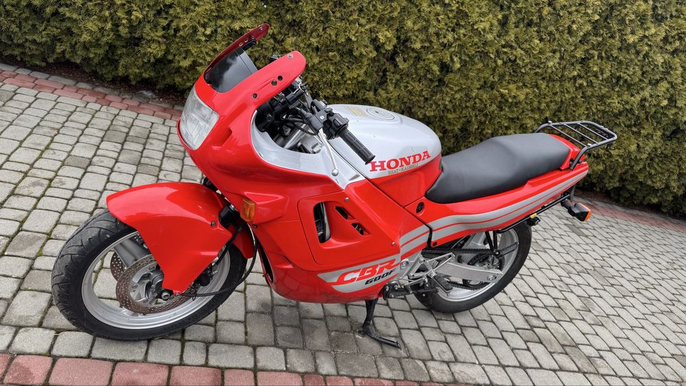 Motocykl HONDA CBR 600 F1 PC19