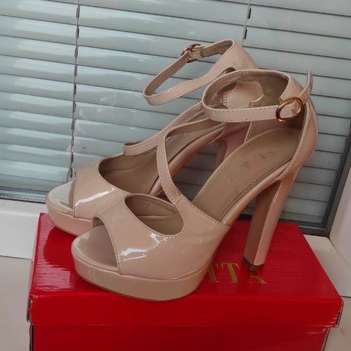 Туфлі на підборах можна на випускний