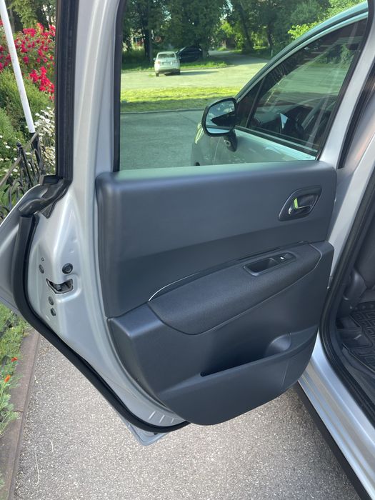 Автомобіль Пежо 3008