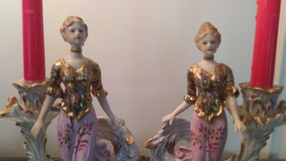 PAR DE CANDELABROS-Porcelana Europeia - Antiga - Alemã - Meissen
