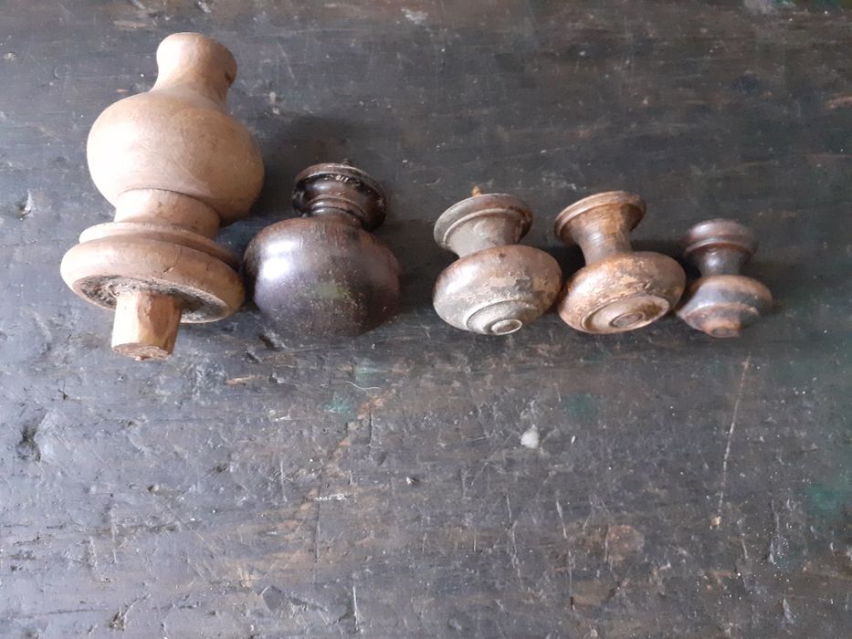 Rosewood drawer pull.64564331170689125