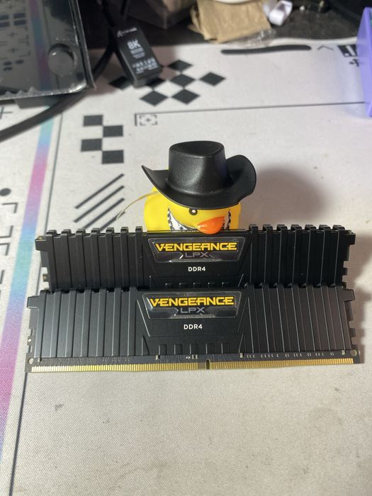 Гарантія 14 днів.  Оперативна памʼять  DDR4 32GB (16x2) Corsair