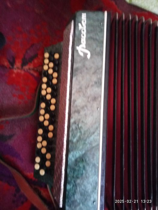 Продам баян Рассвет Креминне б/у