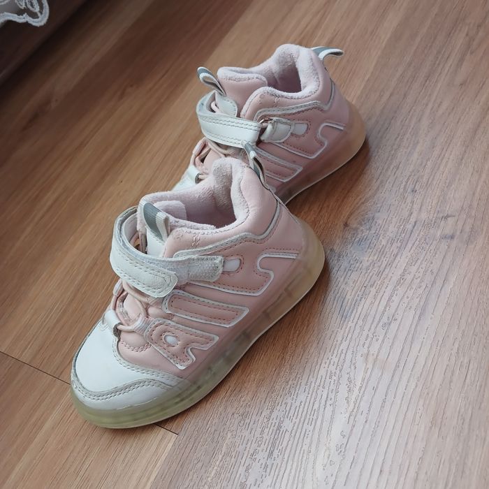 Продам утеплені кросівки для дівчинки