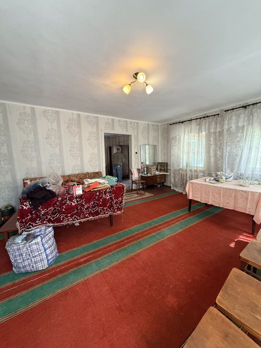Продаж будинку на 8 сотках землі