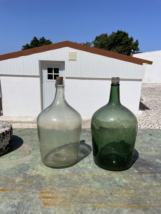 Garrafões antigos em vídeo