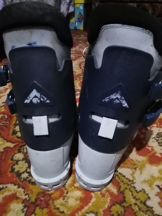 Лыжные ботинки...