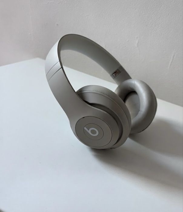 Auscultadores Beats Pro. , Cancelamento Ativo de Ruído (ANC) e Modo Transparência., Áudio Espacial Personalizado com som envolvente.,