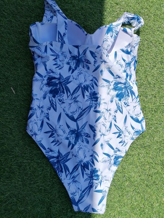 Fato de banho branco e azul