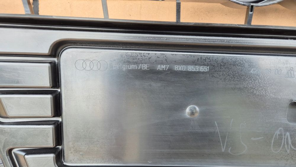 Atrapa Chłodnicy Grill Audi A1 8X0 10-14 OE 8X0853651 Black Połysk Oryg NEW