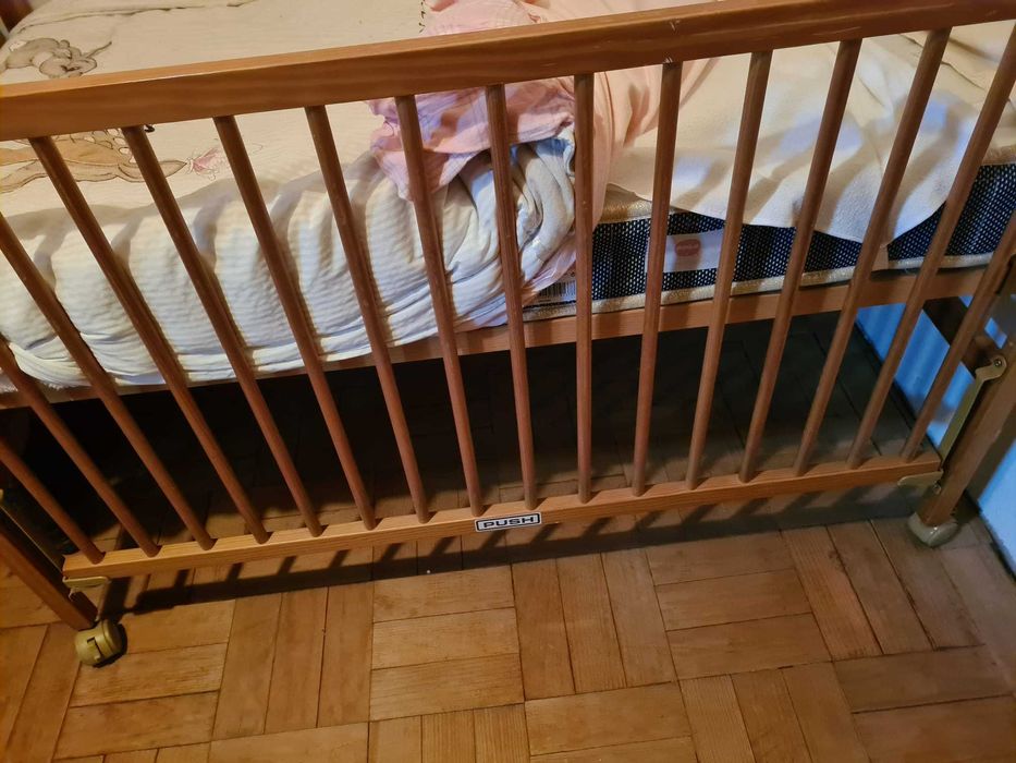 Cama de bebé excelente estado com colchão com pouco uso.