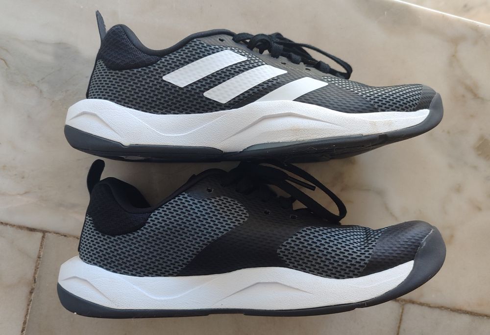 Tênis adidas para treino