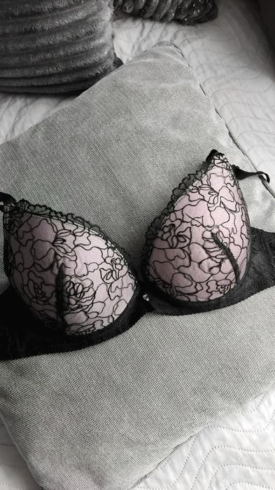 Biustonosz rozm. 70B.