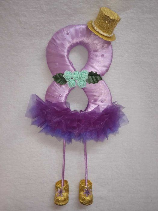 Декоративна вісімка до 8 Березня