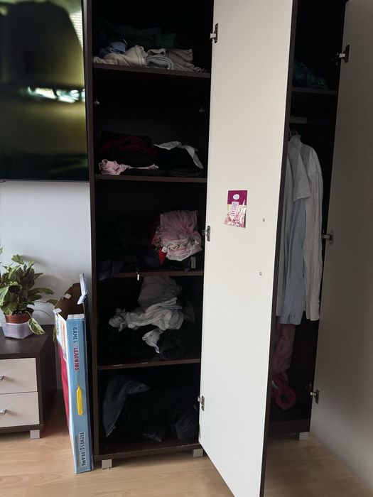 Zestaw mebli 3 szafy, 2 szafki nocne i regał