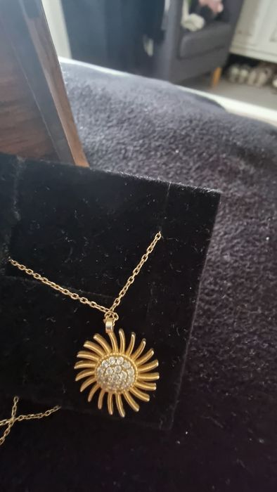 Fio com pendente do Sol prata dourada