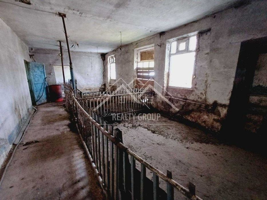 Продаж приміщення під склад, ферму, виробництво поряд залізниця.