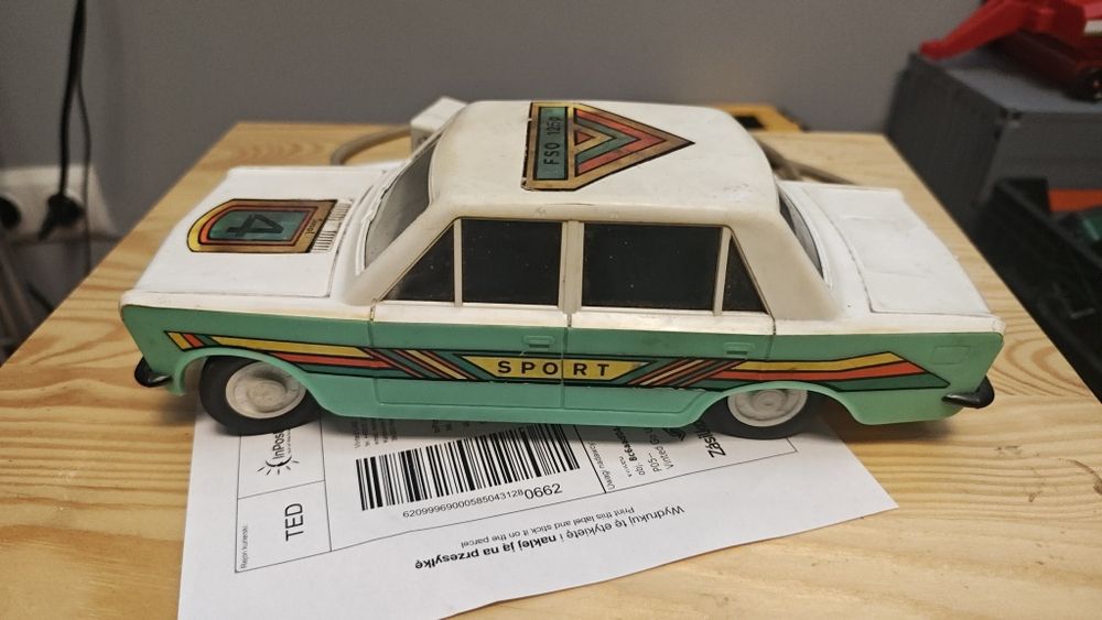 Polski Fiat 125p sinol na kabel prl