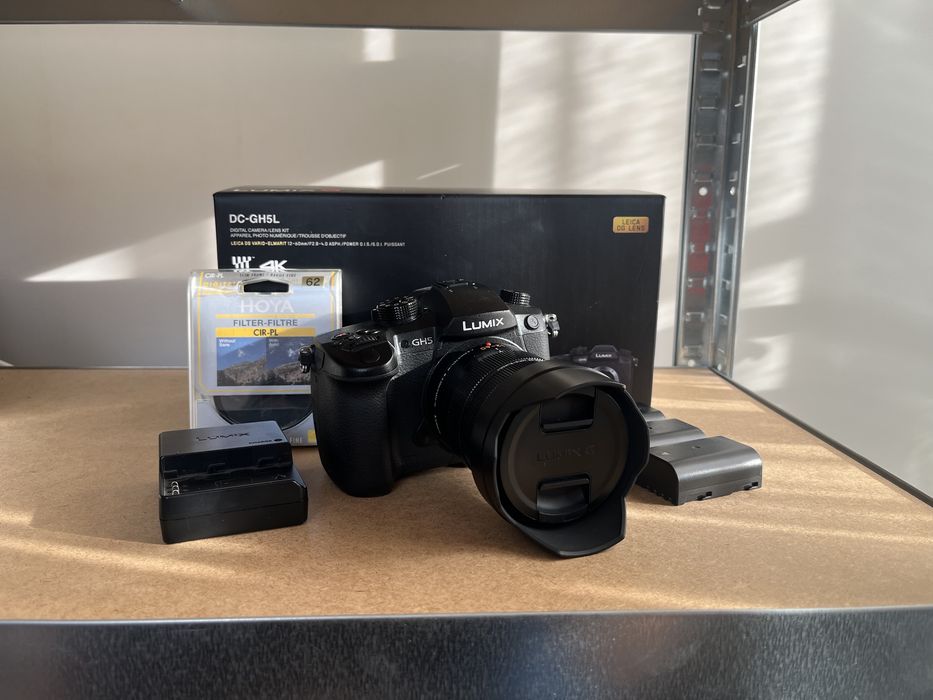 Panasonic Lumix DMC-GH5 z obiektywem Leica 12–60 mm f/2.8–4.0