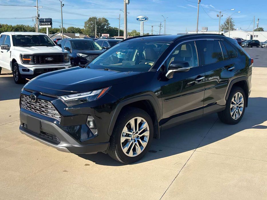 Toyota RAV4      2024