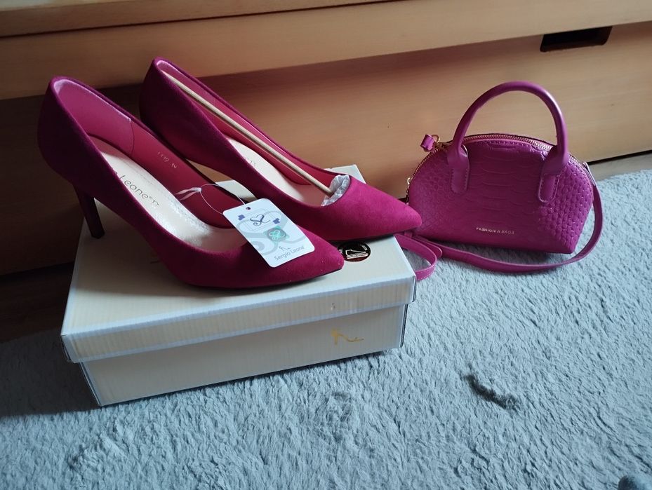 Elegancki fuksjowy zestaw