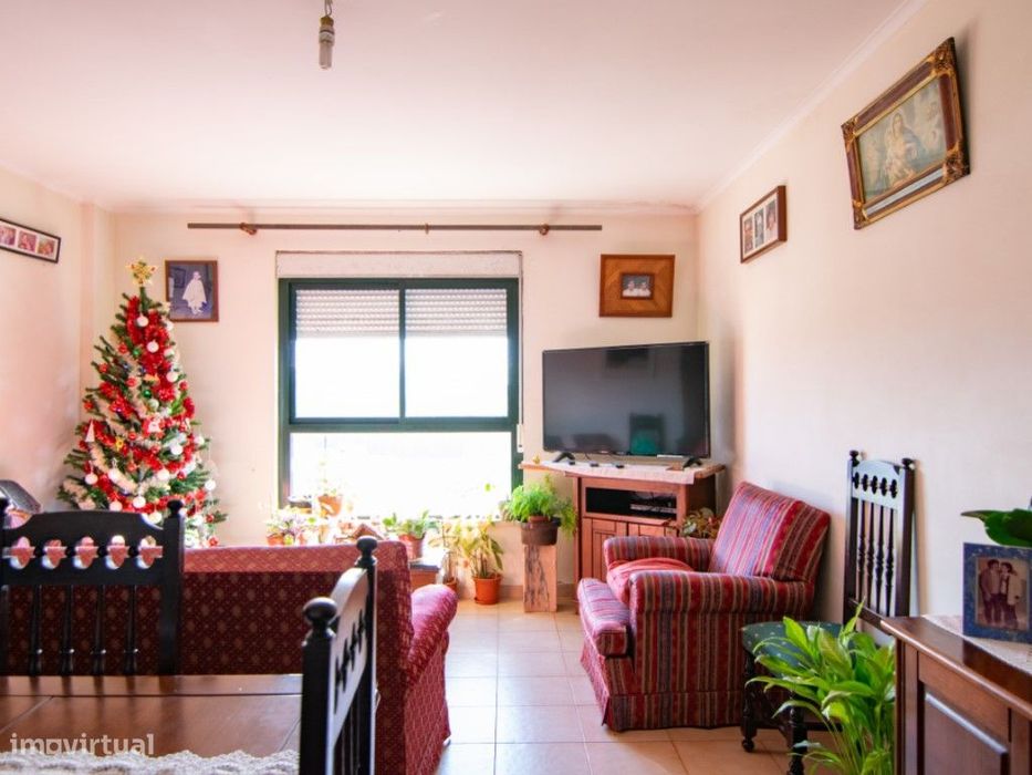Apartamento T4 em Carnaxide com Vista para Monsanto.