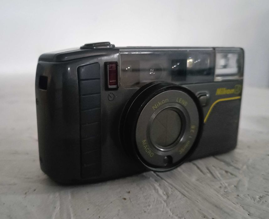 Maquina fotográfica Nikon L35 AD