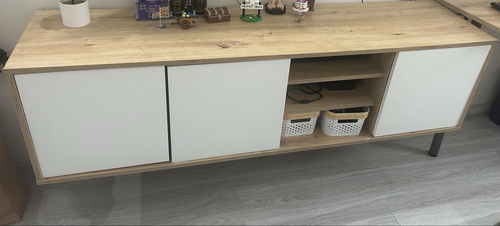 Szafa i komoda podwieszana