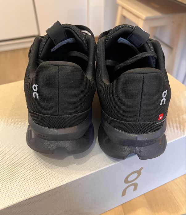 Tenis On Cloudsurfer Tam 44