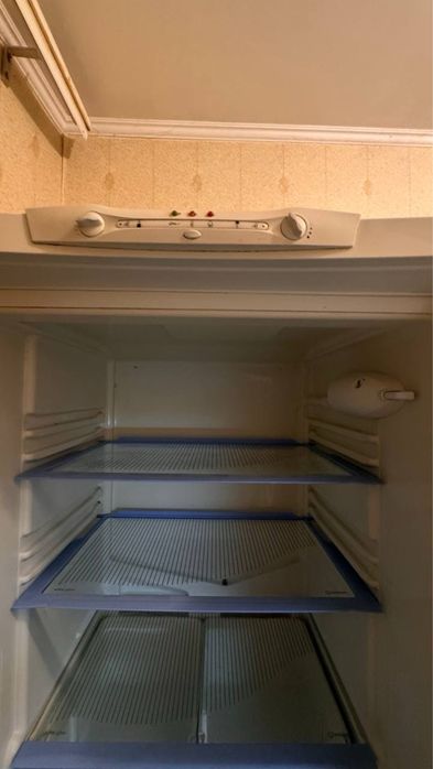 Холодильник Indesit