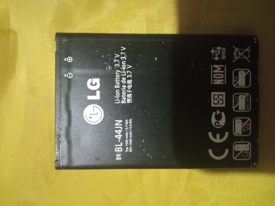 Продам телефон LG x135
