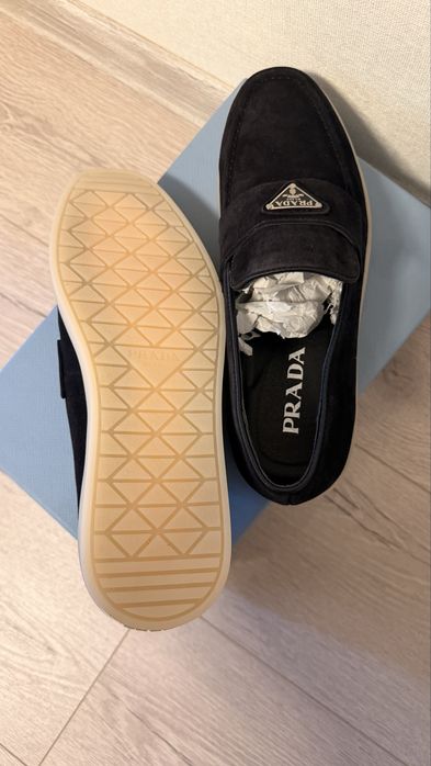 замшеві лофери Prada