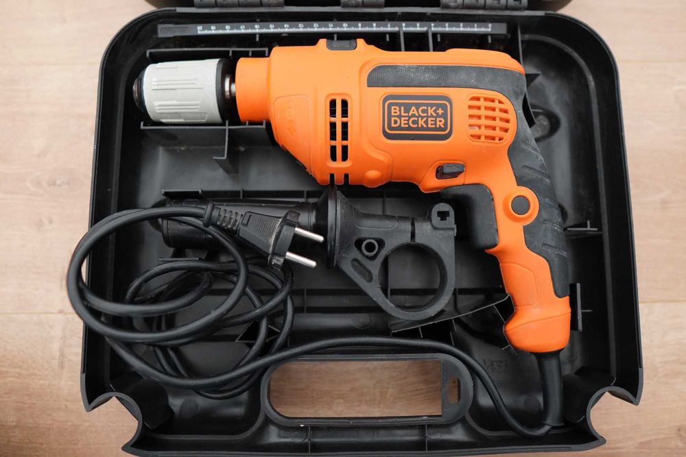 Berbequim Percutor Black and Decker 500W + Brocas