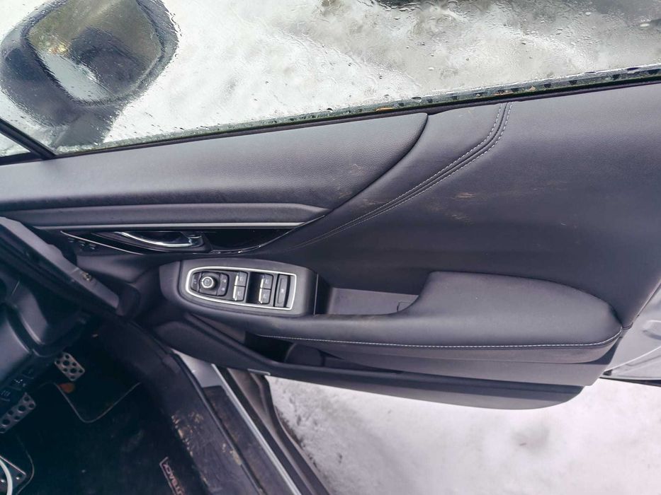 Komplet foteli z boczkami FOTELE SKÓRA Subaru Outback VI BT