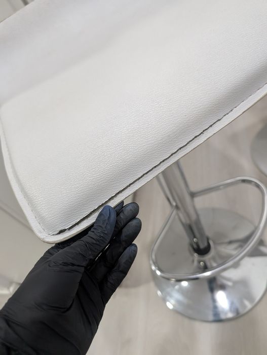 Par cadeiras altas bar brancas