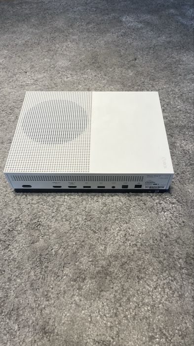 XBOX ONE S + 2 Pady