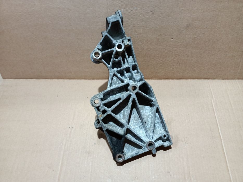 Łapa mocowanie alternatora pompy kompresora 2.0 TDI VW Audi Seat Skoda