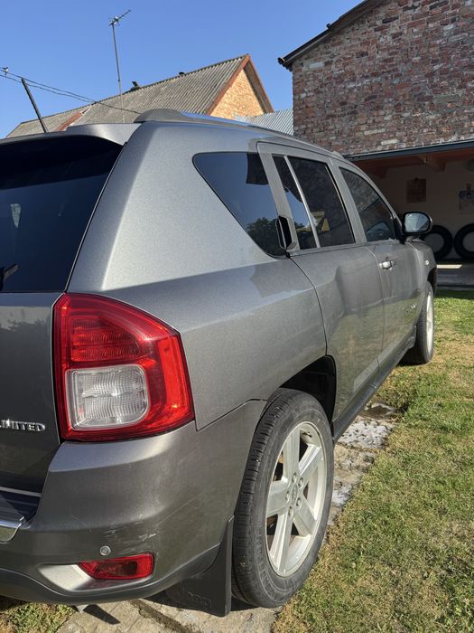 Машина Jeep compass