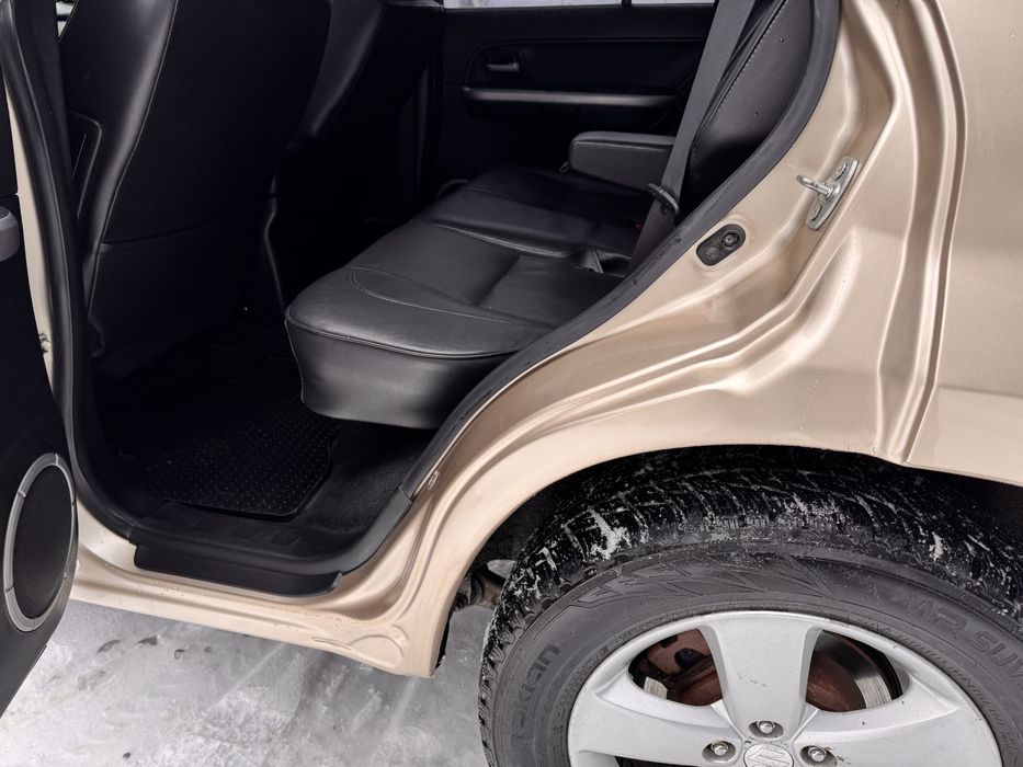 Продается SUZUKI GRAND VITARA 2008 год  рестайлинговая 2.4 бензин 4x4