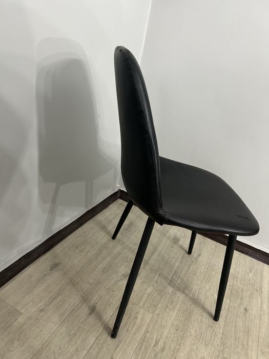 Стільчик у гостьову