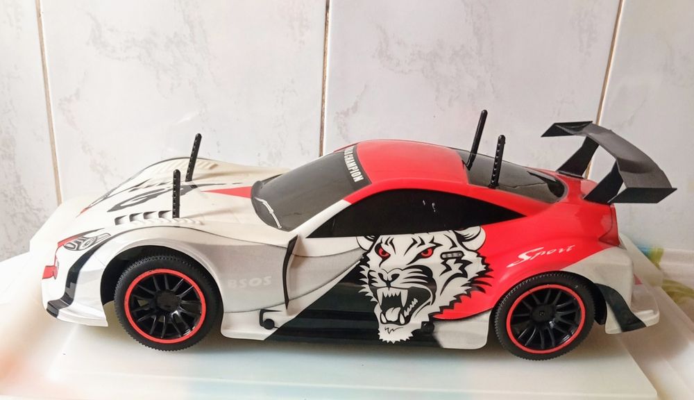 Carro Boss Sport World Champions. Escala 1:10.