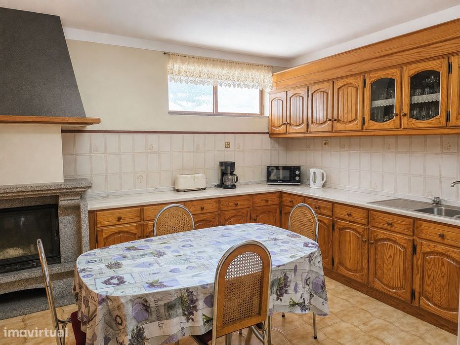 Moradia T6 com jardim em Vila Nova de Foz Côa