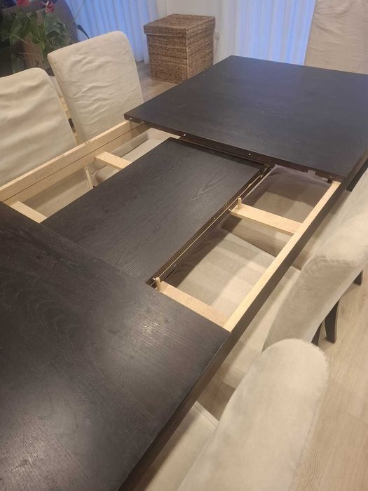 Mesa de Jantar com cadeiras incluidas. Mesa 175 cm x 95 cm x 74 cm, com possibilidade 2 acrescentos de 42 cm. 8 Cadeiras com forro extra incluido.