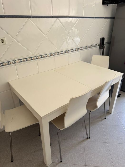 Conjunto de Mesa Bjursta e 6 Cadeiras