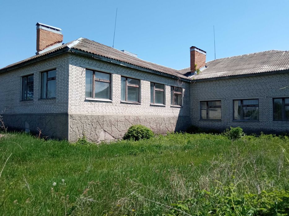 Продам будинок під комерційну діяльність в селі Рижавка.