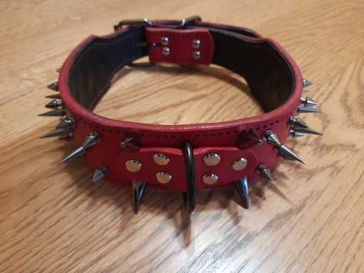 Продам ошейник красного цвета